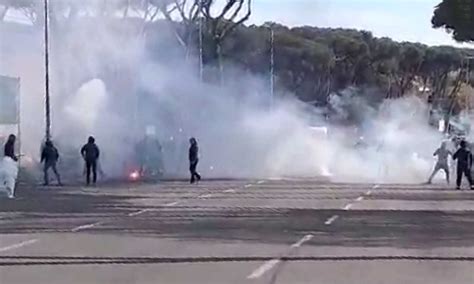 Roma Lazio Scontri Fra Ultras In Zona Olimpico Interviene La Polizia