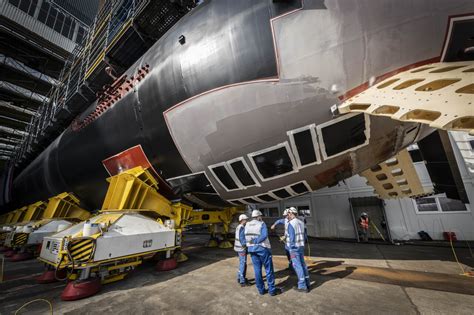 Défense Première sortie pour le sous marin nucléaire Tourville à Cherbourg