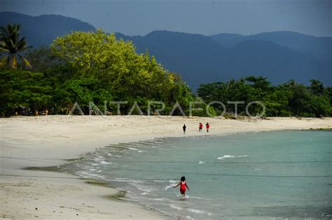 Potensi Wisata Pantai Sumur ANTARA Foto