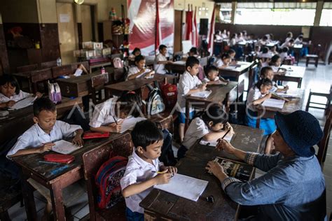 Sekolah Darurat Kartini Antara Foto