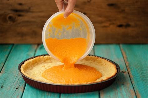 Красивый ароматный пирог с нежной тыквенной начинкой и хрустящей корочкой