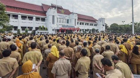 Bolos Di Hari Pertama Kerja Setelah Cuti Lebaran Asn Pemkot Surabaya