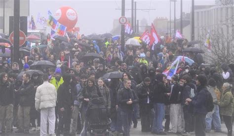 Gr Ve Du D Cembre Plusieurs Milliers De Manifestants Se Dirigent