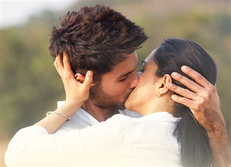 Kabir Singh Kiss  Hope You All Like The Video Moyasira