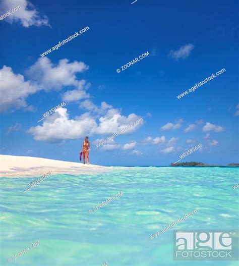 Schöner Malediven Strand mit Bikini Model Stock Photo Picture And Royalty Free Image Pic