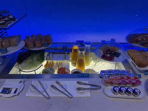 Review Oman Air Lounge Bangkok Bkk Live And Lets Fly