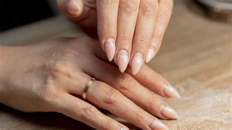 Nail Art consejos claves para que las uñas acrílicas duren más y estén