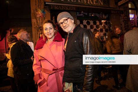 Peter Lohmeyer Mit Freundin Leonie Seifert Berlinale Special Gala