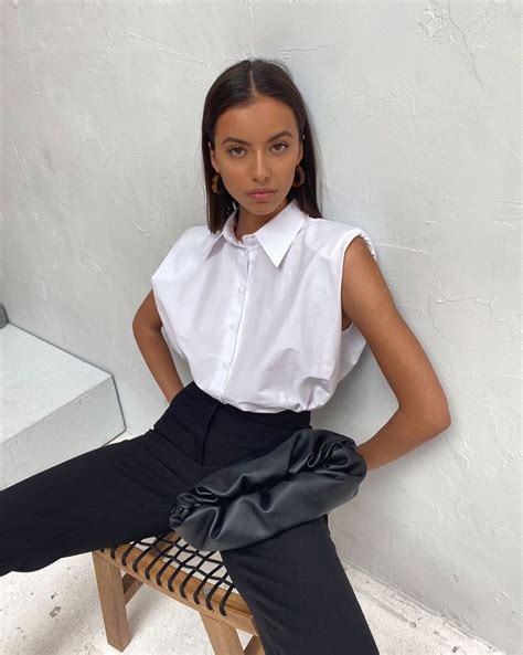 Рубашка с подплечниками | Fashion, Style, Ruffle blouse