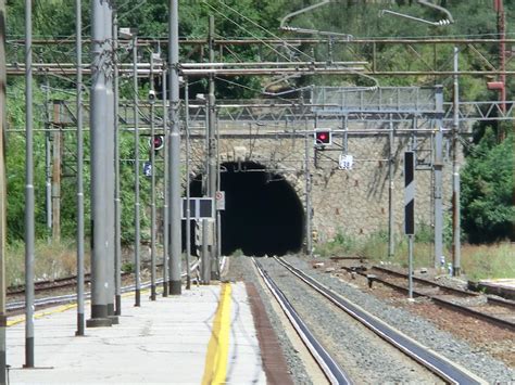 Capo Tunnel Albisola Superiore 1977 Structurae