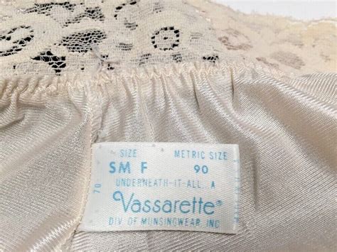 HALF SLIP LACY NYLON Stunning Vassarette Size Small F Gem