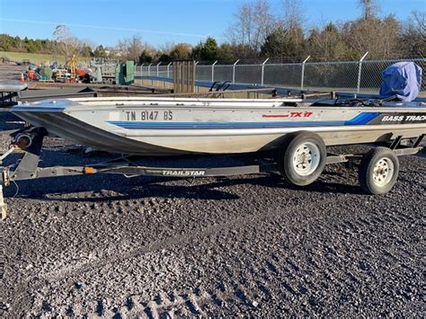 3235 • 1994 17 Bass Tracker Boat Lot 3235 14th Annual Winter 3 Day Absolute Auction Ring