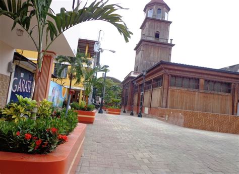 La Plaza Cultural Que Ornamenta El Centro De Calceta Revista La Gente