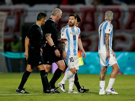 Lionel Messi explotó de bronca contra el árbitro brasileño Daronco