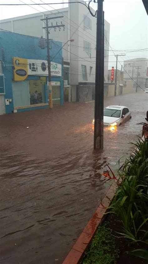 Blog Do Cleuber Carlos Chuva Forte Provoca Alagamento Na Avenida Beira