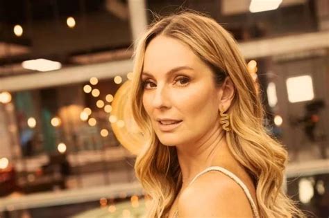 Qué escándalo Claudia Bahamón muestra sus curvas en bikini y revela