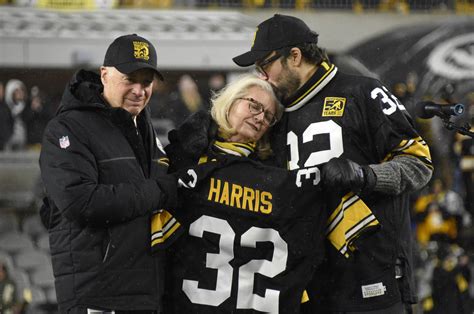 Harris Widow On Field In Pittsburgh As His No Retired Seattle Sports