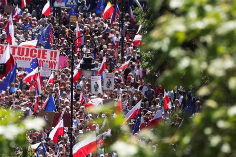 La Oposición Polaca Exhibe Unidad En Una Marcha Multitudinaria En Varsovia A Pocos Meses De Las