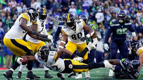 Steelers keep playoff hopes alive into Week 18 with 30-23 win over ...