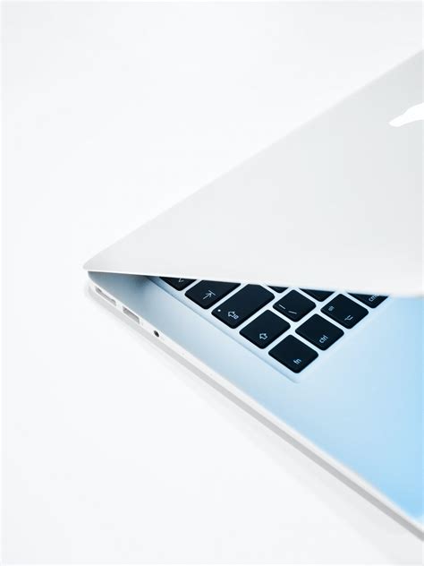MacBook, Apple, белый Обои 1620x2160 iPad 10.2 (2019) 7