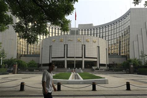 China's Central Bank Faces Policy Bind Over Debt, Growth Goals - Bloomberg