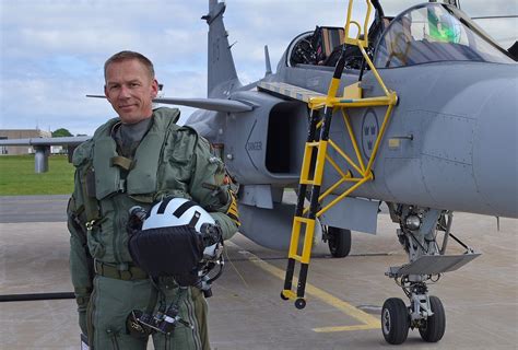 Saab entrega o primeiro caça Gripen E produzido em série para