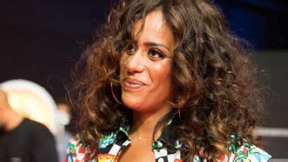 Amel Bent Ultra Amincie Et Sexy Elle Pose En Soutien Gorge Brassi Re