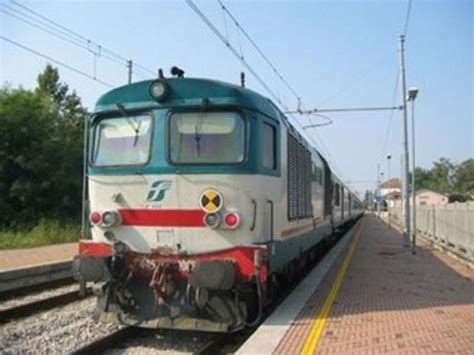 Muore Travolto Dal Treno Lungo La Ferrovia Tirrenica