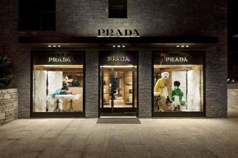 Prada A História De Luxo E Sofisticação Da Marca Etiqueta Unica