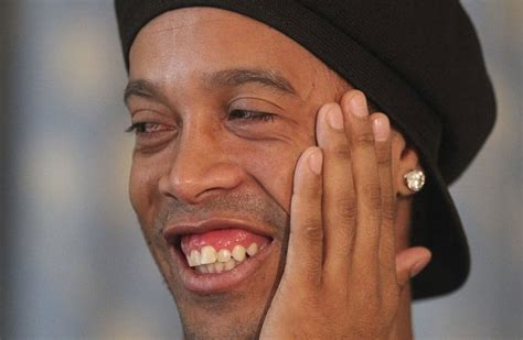 Ronaldinho Ga Cho Processado Por Envolvimento A Kronaldinho