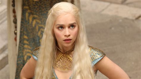 Emilia Clarke La Khaleesi De Juego De Tronos Padece Un Aneurisma Hot