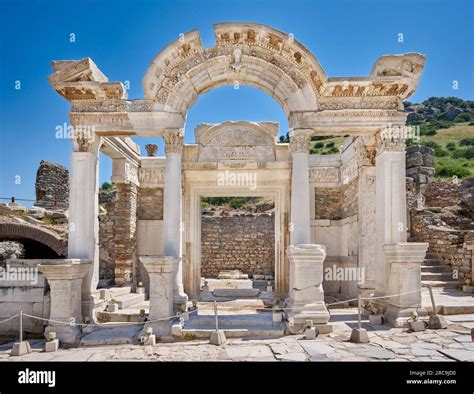 El Templo De Adriano En Efeso Fotograf As E Im Genes De Alta Resoluci N