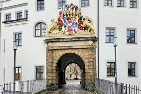 Portal Des Schlosses Hartenfels In Torgau Bei Leipzig Brunnen