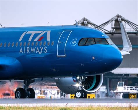 The First Fully Configured Airbus A220 In Blue Livery Joins The Ita Airways Fleet Ala Noticias