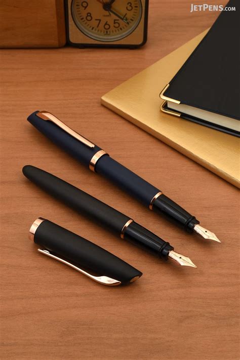 Elegant Aurora Style Satin Fountain Pen With Rose Gold Trim