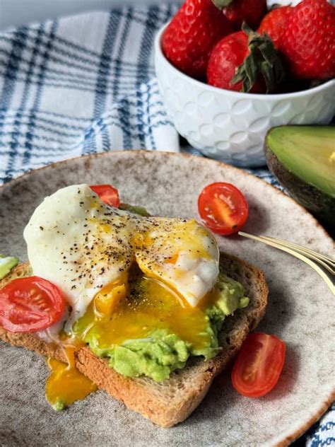 Microwave Poached Eggs In A Cup The Easy Way