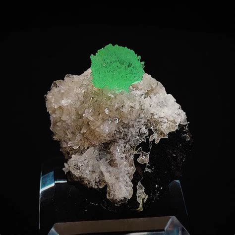 Apophyllite Sur Stilbite Barras Gautier Min Https Static Wixstatic