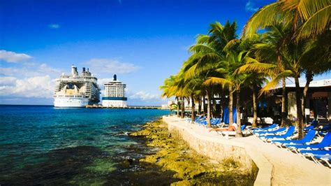 Should You Cruise the Eastern or Western Caribbean?