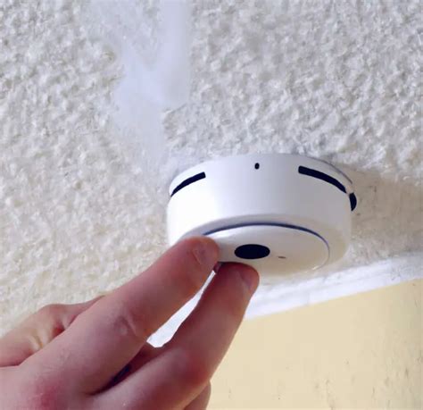 How To Test A Smoke Detector Use These 4 Proven Ways