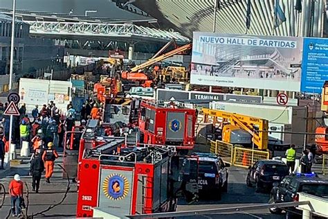 La Nacion On Twitter Derrumbe En El Aeropuerto De Ezeiza Un Muerto Y Siete Heridos T