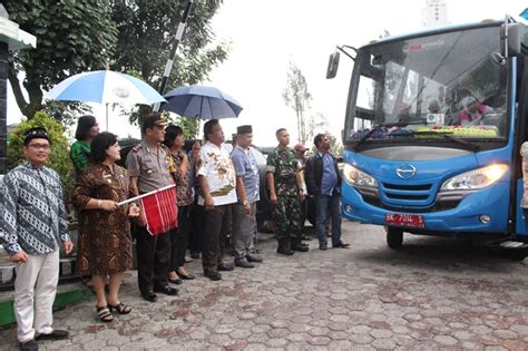 Wabup Lepas Keberangkatan 32 Jamaah Calon Haji Asal Karo Rienews