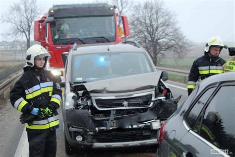 Zderzenie trzech samochodów na DK19