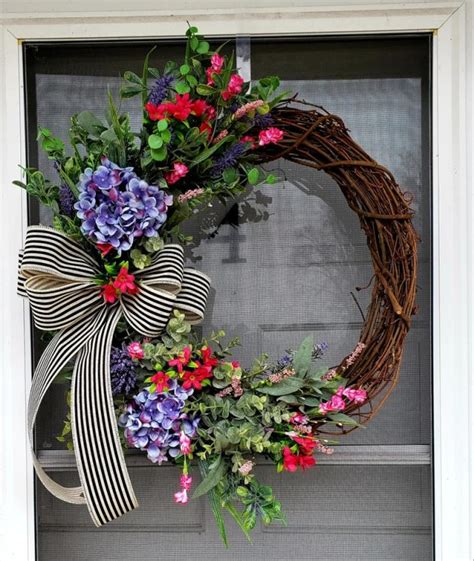 Lively Spring Wreath Designs That Will Refresh Your Porch