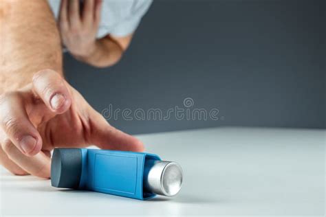 Inhalator Voor Astmatische Medisch Hulpmiddel Stock Foto Image Of