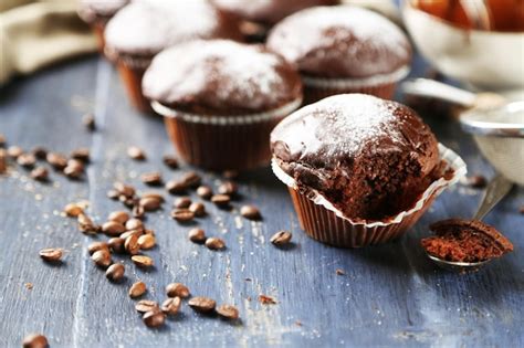 Composici N Con Sabrosos Muffins De Chocolate Caseros Foto Premium