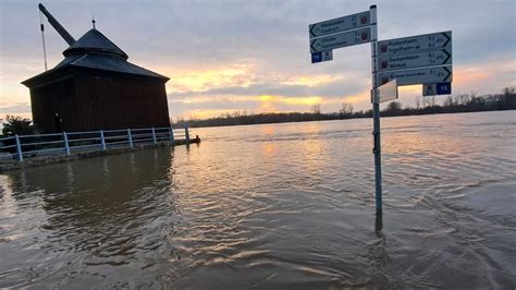 Hochwasser In Hessen Pegelst Nde Am Rhein Steigen Hessenschau De