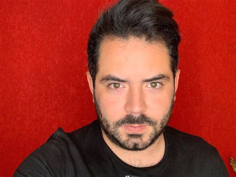 José Eduardo Derbez se contagia de coronavirus y rompe en llanto al