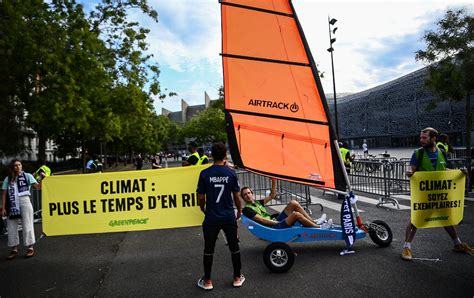 Avion Train Ou Char Voile Le Psg Sous Le Feu Des Critiques Apr S