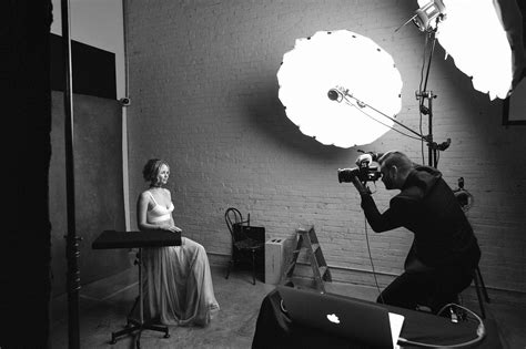 PHOTOGRAPHING JENNIFER LAWRENCE