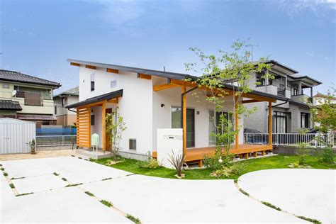 片流れ屋根白いガルバリウムの外壁、注文住宅 Loafer（ローファー）01 Japanese Modern House Japanese